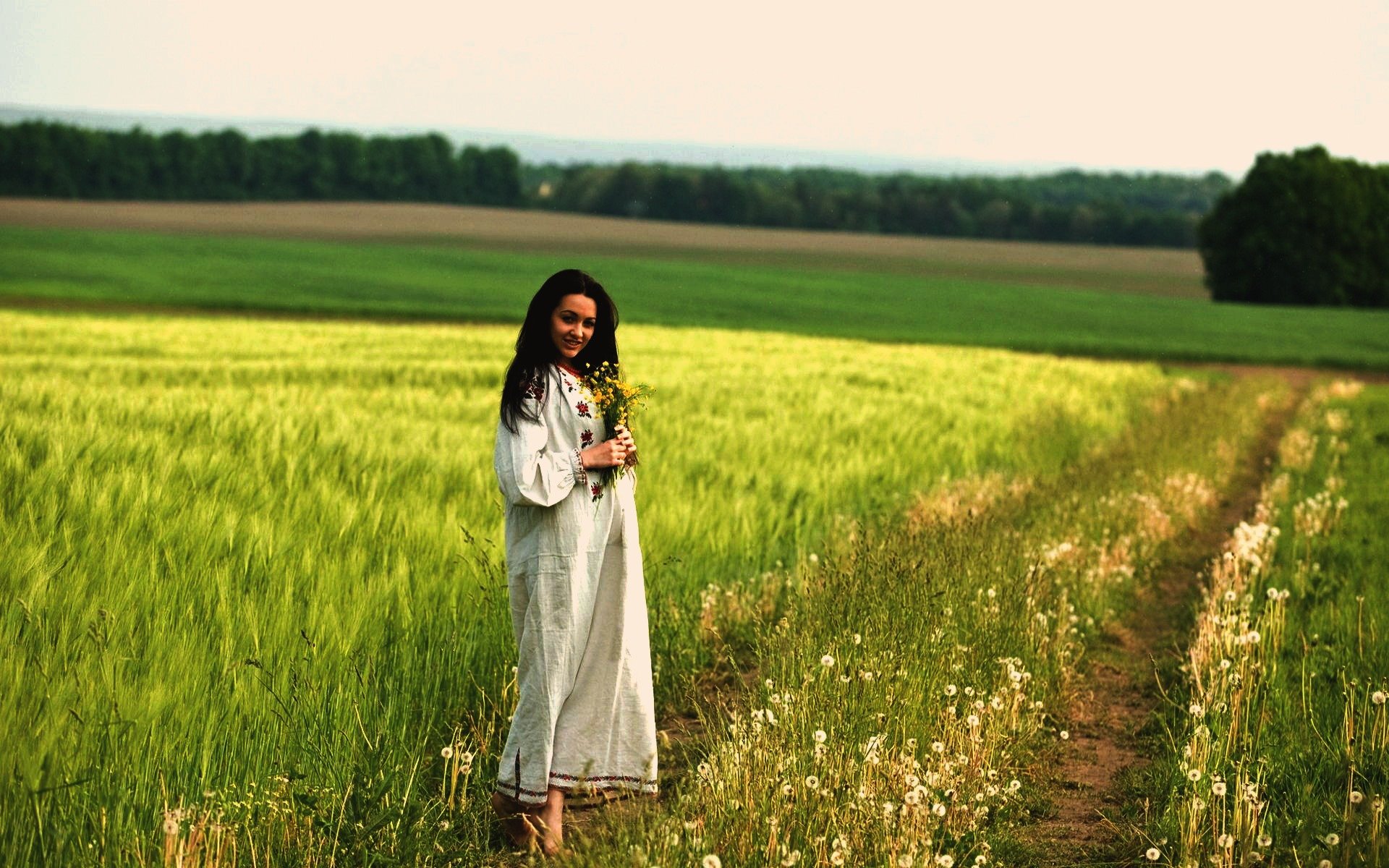 Women in Slavic costumes in Ibadan