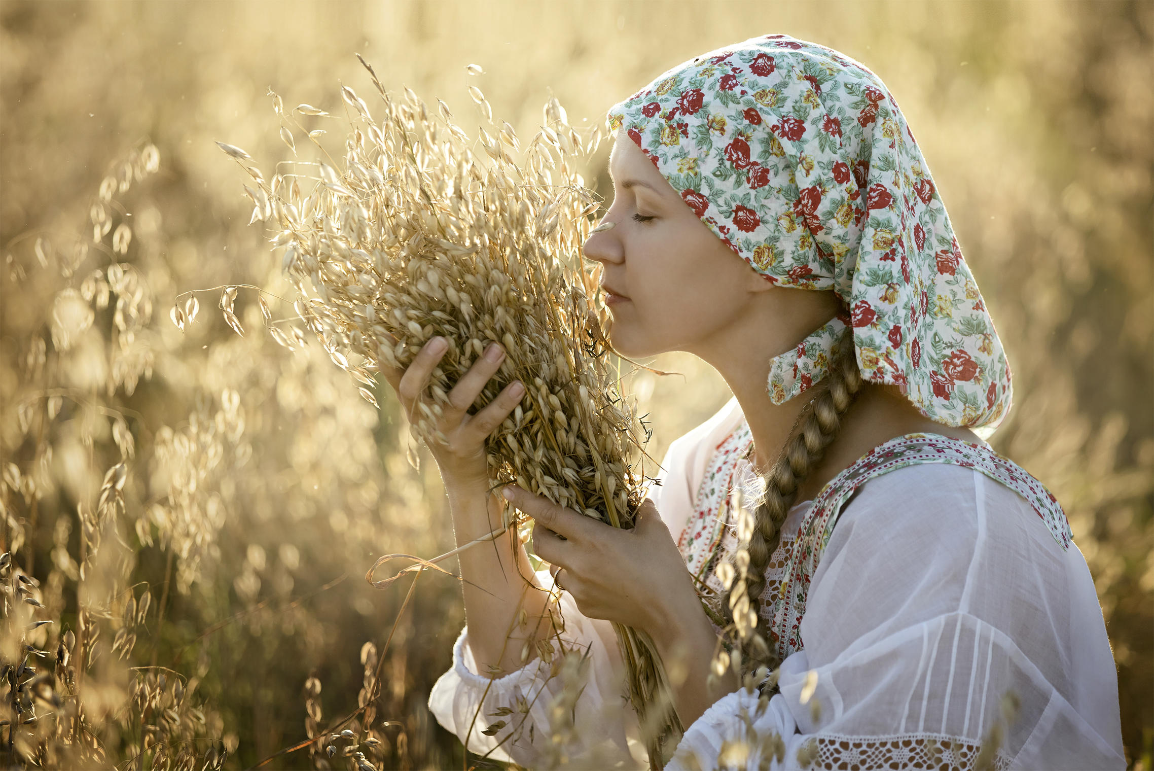 Photo Women in Slavic costumes in Ibadan