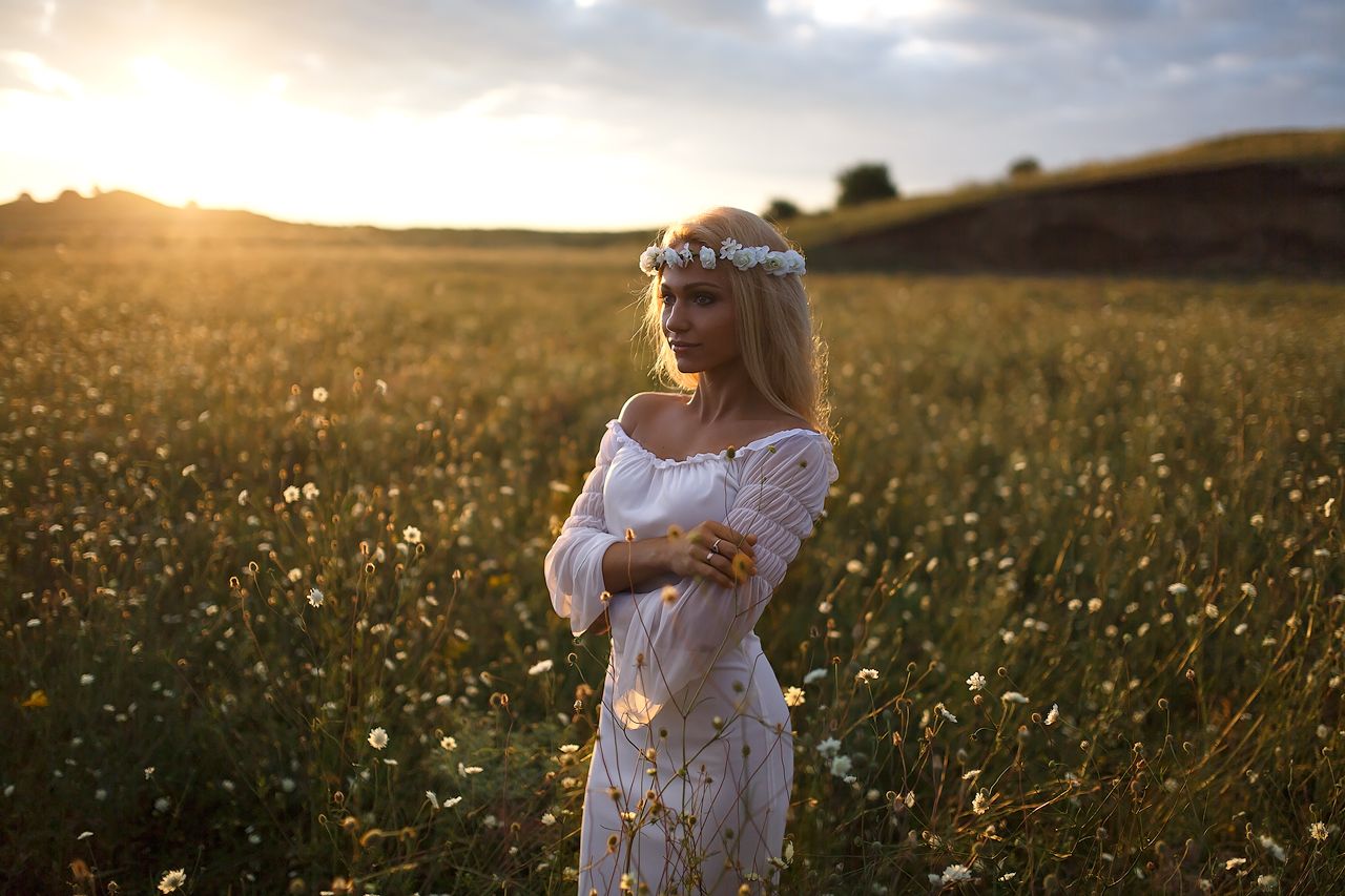 Girls in Slavic costumes in Ibadan